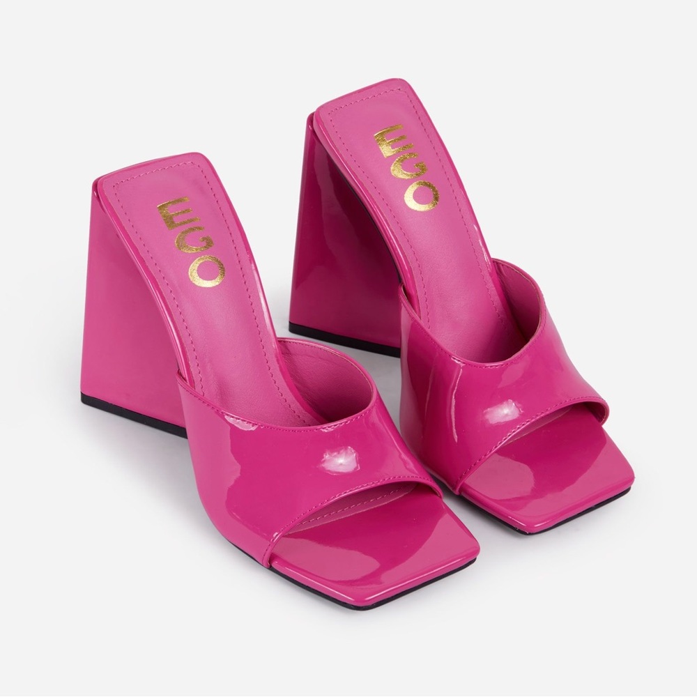 AVALON SQUARE PEEP TOE SCULPTURED FLARED BLOCK HEEL MULE IN PURPLE PATENT